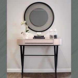 الكونسول للمداخل الصغيرة… أناقة وتنظيم في أقل مساحة